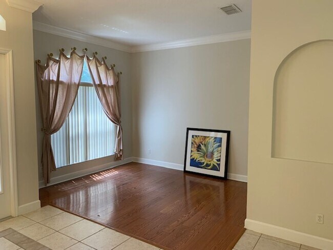 Foto del edificio - Beautiful 4 bedroom 3 bathroom pool home i...
