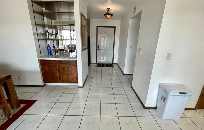 Foto del edificio - Furnished short term pool home - Available...