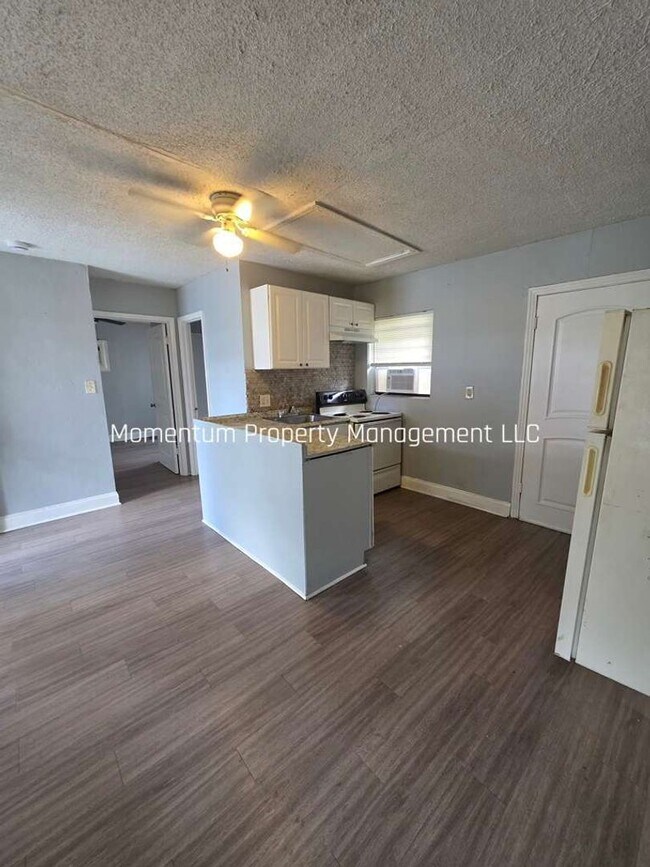 Foto del edificio - 2206 Lucerne Park Rd