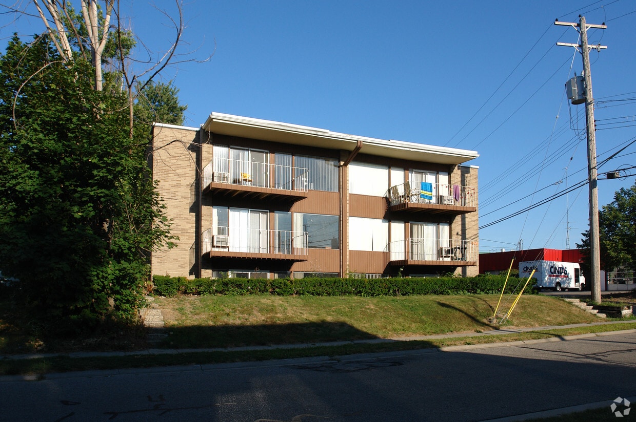 Building Photo - 204 River St
