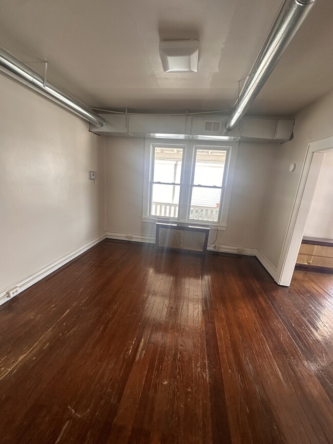 Building Photo - 426 Broad Ave