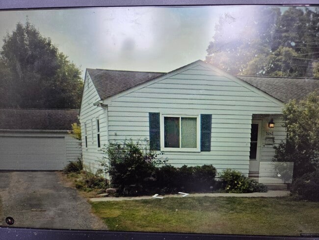 Building Photo - 5243 Conklin Dr