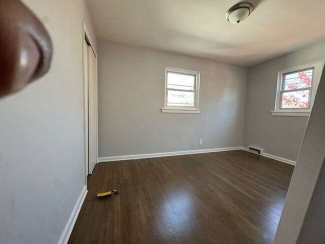 Building Photo - 109 Terhune Ave