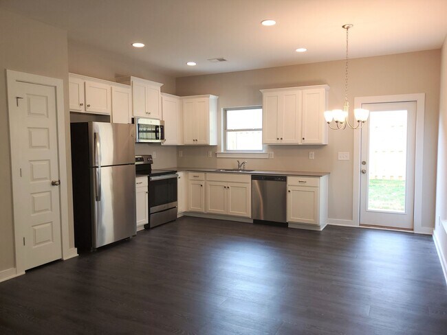 Building Photo - Home for Rent in Clanton, AL...Available N...