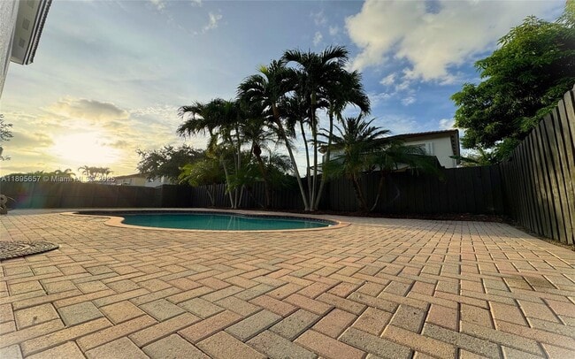 Foto del edificio - 15813 SW 140th St