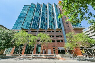 Building Photo - 2000 Bagby St