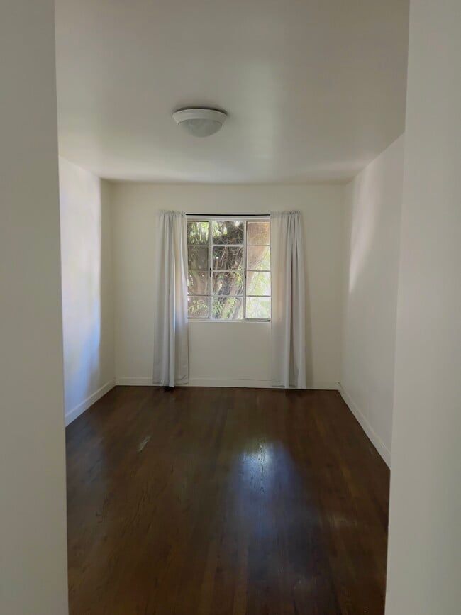 Building Photo - 4247 1/2 S Centinela Ave
