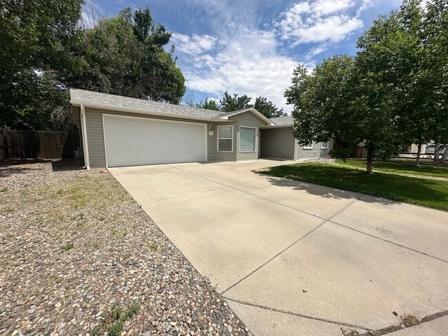 Building Photo - Charming 3 bed 2 bath home!!