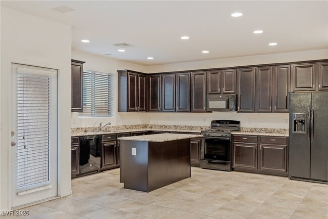 Foto del edificio - 7741 Lots Hills Dr