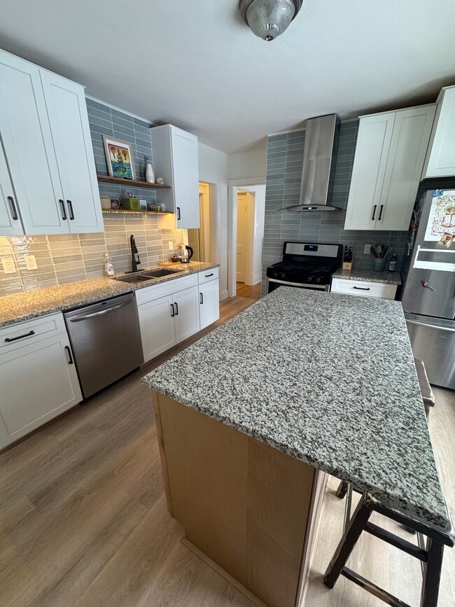 Building Photo - 6821 W Lloyd St