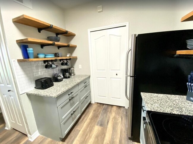 Building Photo - 8908 Legacy Ct
