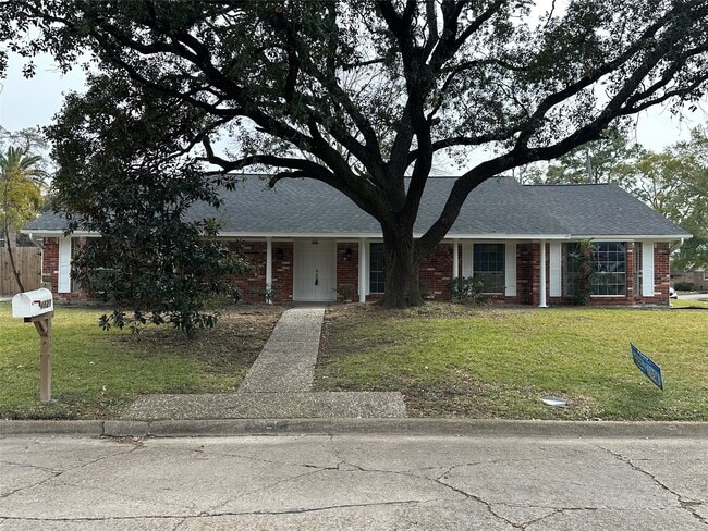 Foto del edificio - 4821 Burning Tree Dr