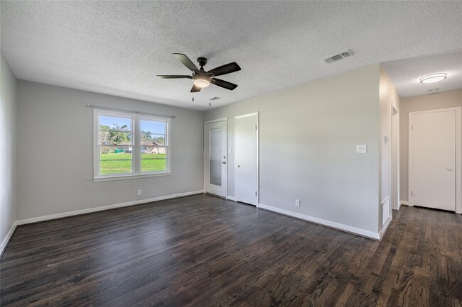 Building Photo - 476 Ellinger Rd