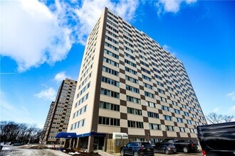 Building Photo - 12520 Edgewater Dr