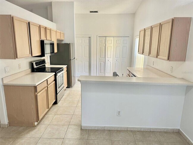 Building Photo - 147 S Roma Way