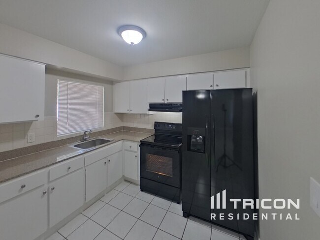 Foto del edificio - 708 Lakewood Ave