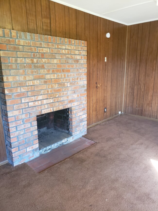 Building Photo - 118 E Cherry St