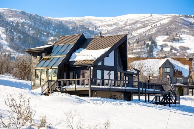 Foto del edificio - 3995 Nordic Valley Dr