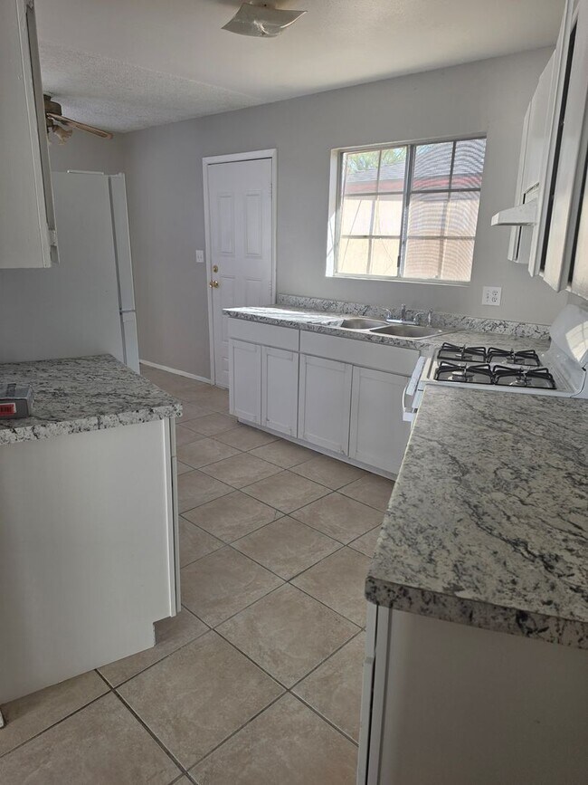 Building Photo - Beautiful 3bedroom/1 bath Home For Rent
