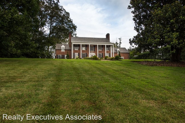 Building Photo - 1029 Scenic Dr