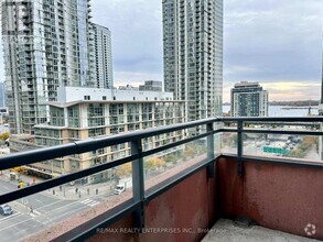 Building Photo - 4K-84K Spadina Ave.