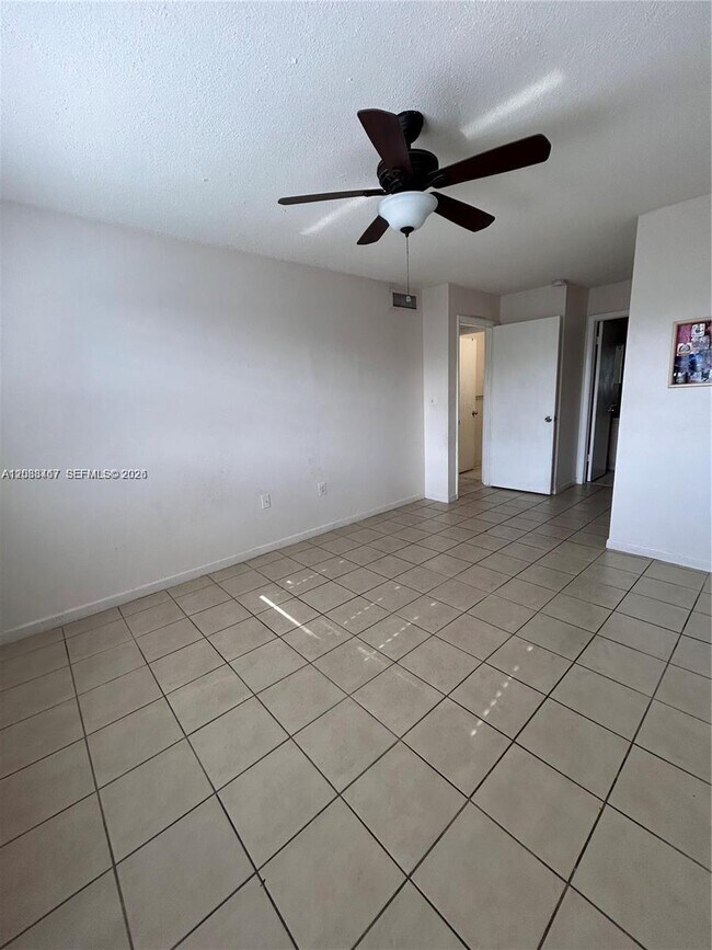 Foto del edificio - 15630 SW 80th St