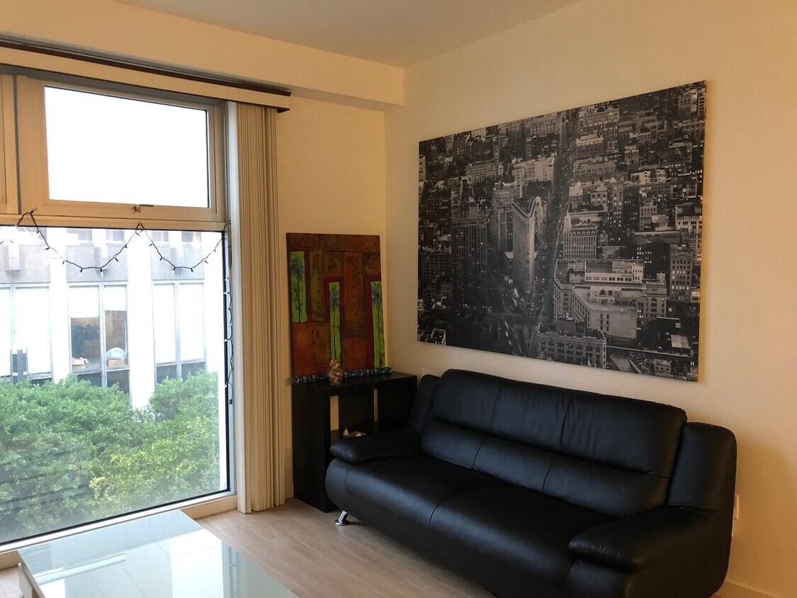 Foto principal - 630 W 6th St