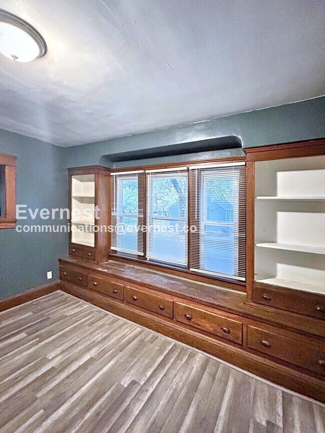 Foto del edificio - 12701 Benham Ave