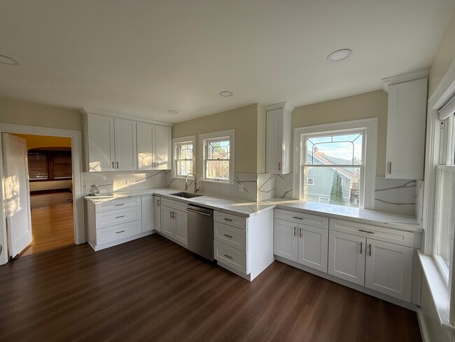 Foto del edificio - 5701 30th Ave NE