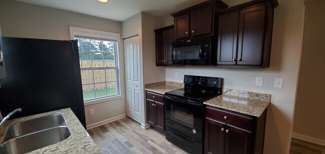Building Photo - Regency Park Subdivision