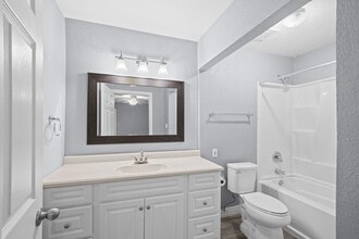 Building Photo - 8 Hideaway Dr