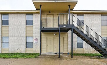 Building Photo - 5704 Greengate Dr