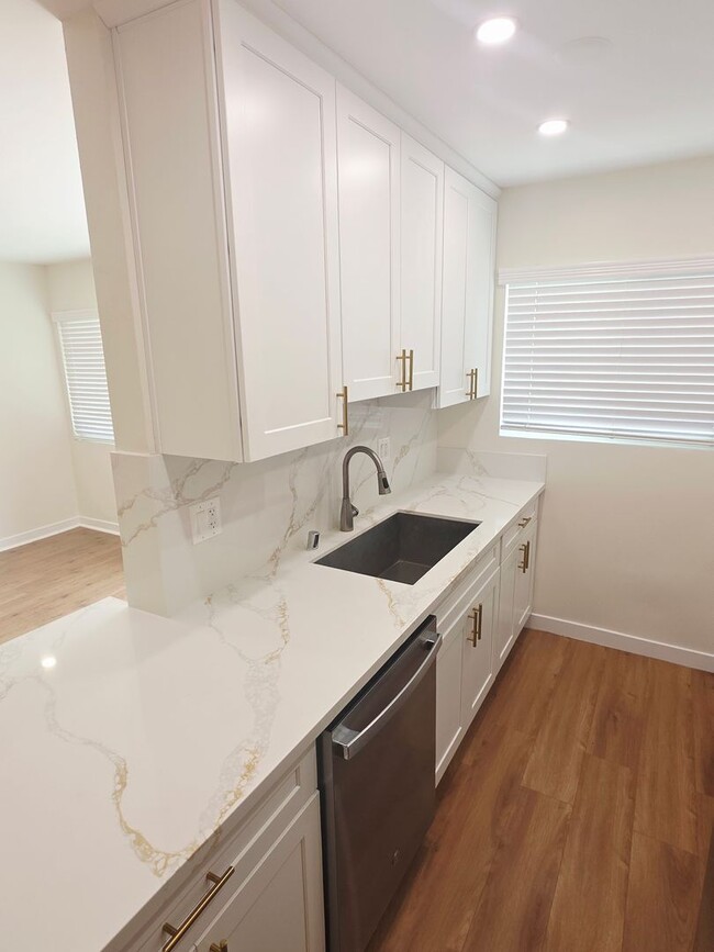 Foto del edificio - 561 E Orange Grove Ave