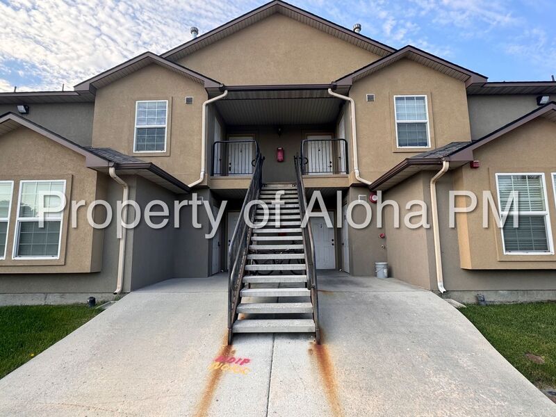 Foto principal - 1057 W Pine Ave
