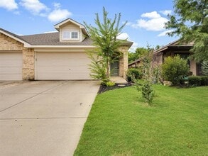 Building Photo - 1427 Ravenwood Dr