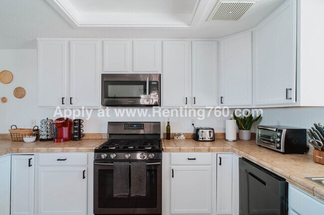 Foto del edificio - Huge 3 Bed 2 Bath Home With Spectacular Ci...