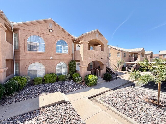 Foto del edificio - Wonderful Remodeled La Paloma Home!