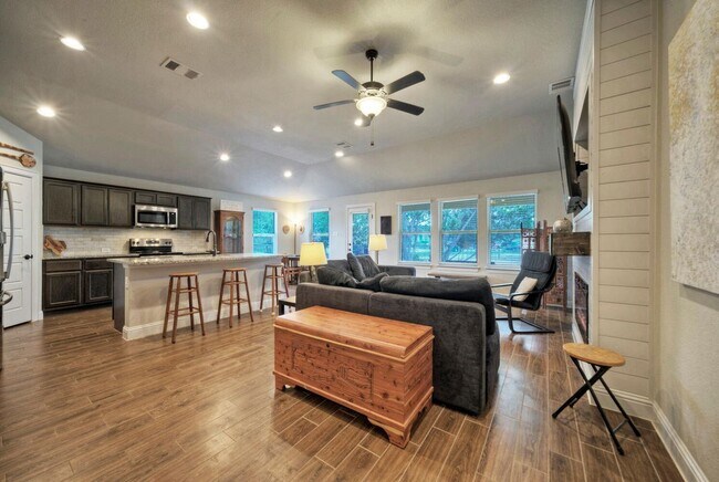 Foto del edificio - 21707 Crystal Way