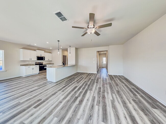 Foto del edificio - 700 Plant Rd