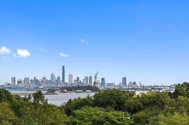 Foto del edificio - 30 Freedom Way