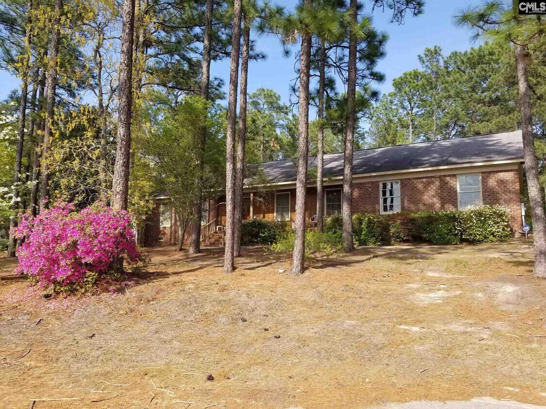 Primary Photo - 137 Pebble Brook Rd