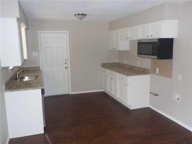 Building Photo - 13206 Twin Oaks Dr