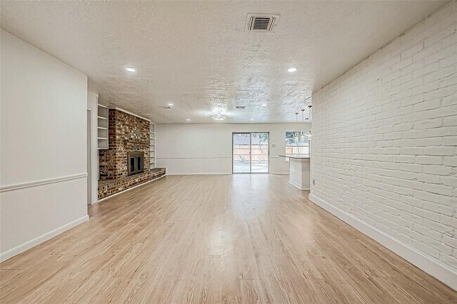 Foto del edificio - 10806 Silkwood Dr