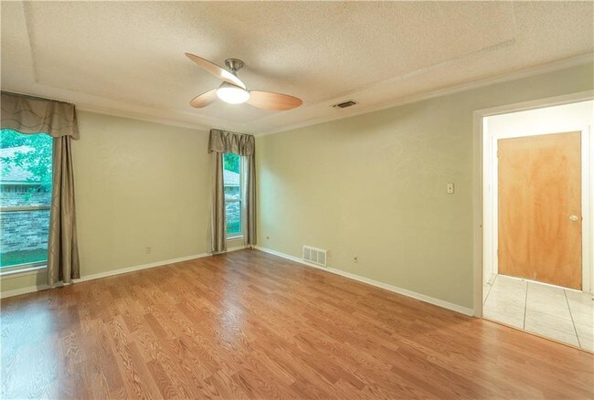 Foto del edificio - 6912 Trail Lake Dr
