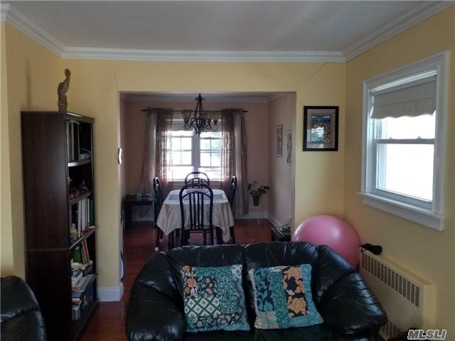 Foto del edificio - 94-44 222nd St