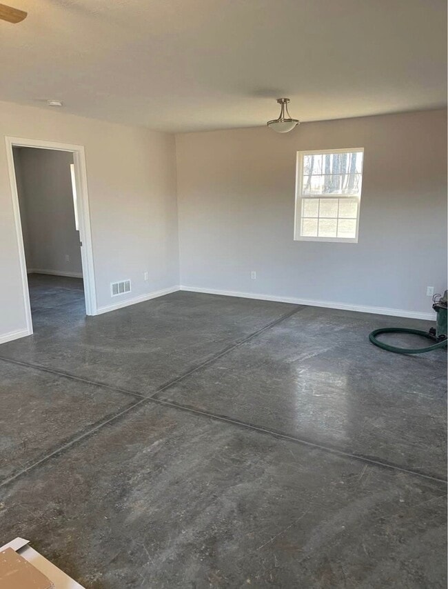 Building Photo - 171 Tracker Ln