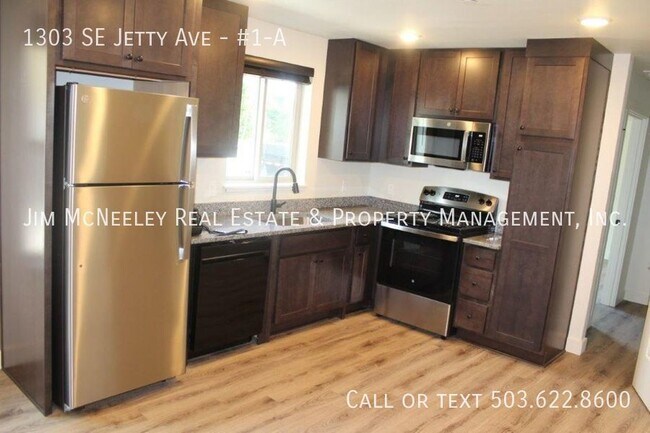 Foto del edificio - Lower level 2 bed/ 1 bath w/ 1 Assigned Pa...