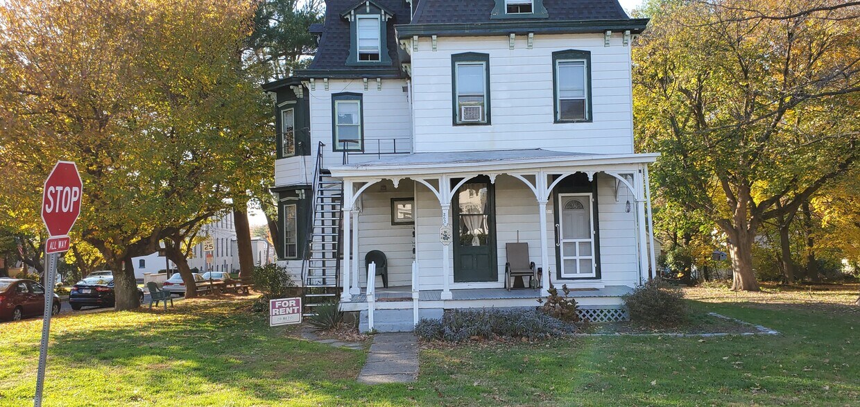 260 S Chancellor St Unit 2, Newtown, PA 18940 Apartments in Newtown