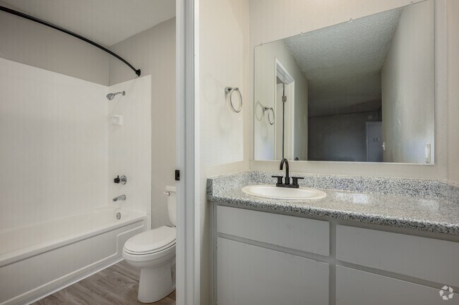 3 habitaciones, 2 baños - 1074 pies cuadrados - Baño principal - Terra Vida
