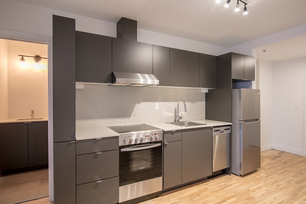 Primary Photo - 4350 Av. de l'Hôtel-de-Ville